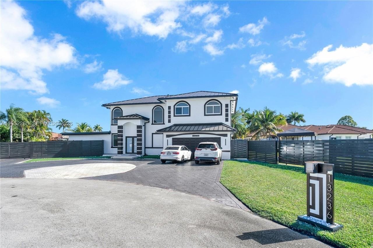 13236 Sw 201st Ter - Photo 2 of 50