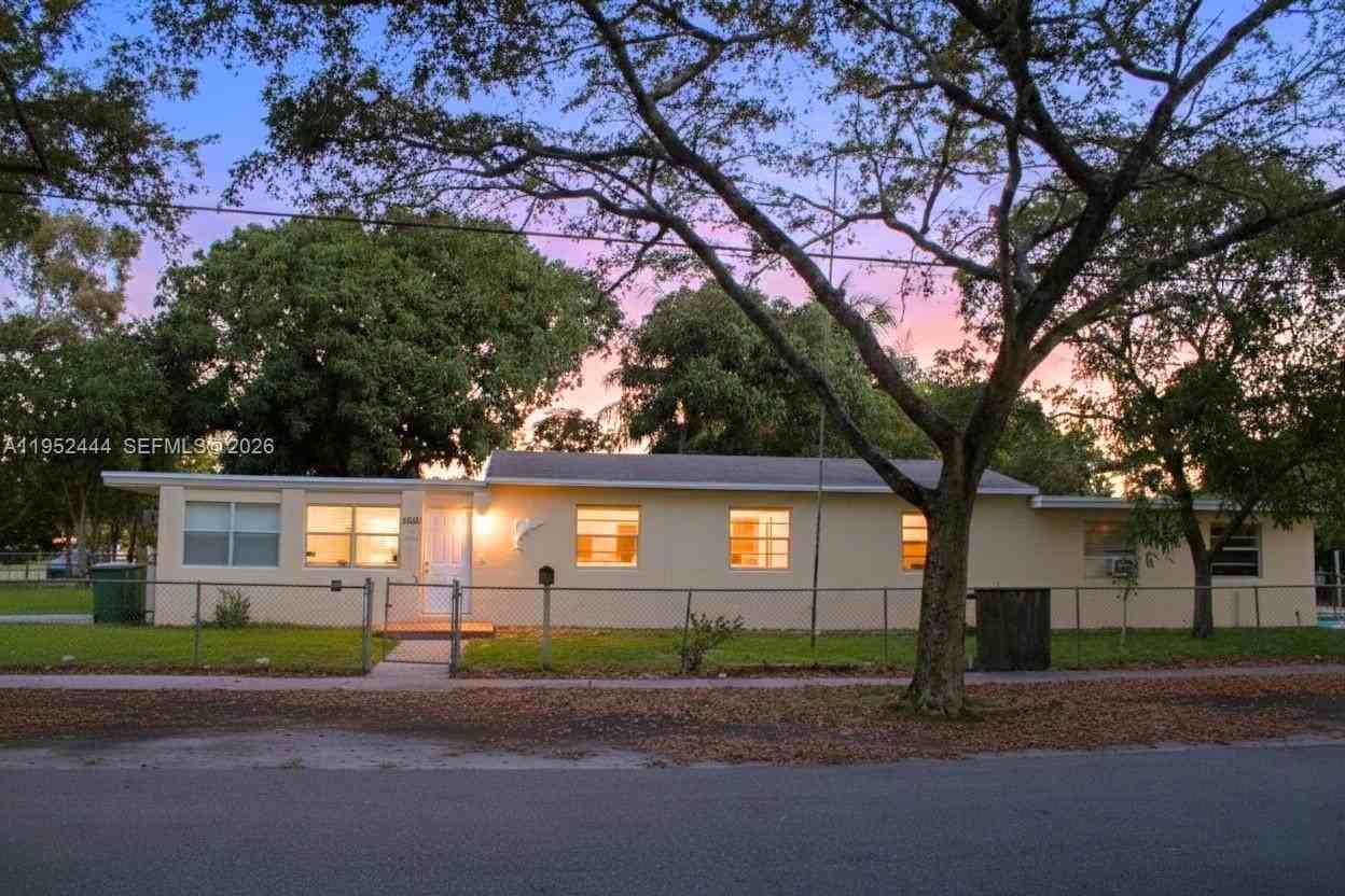 12885 Nw 16th Ave - Photo 2 of 17