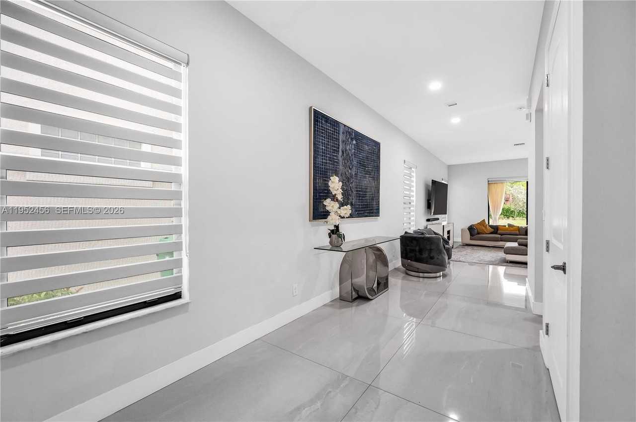 8645 Nw 39th Ct - Photo 2 of 25