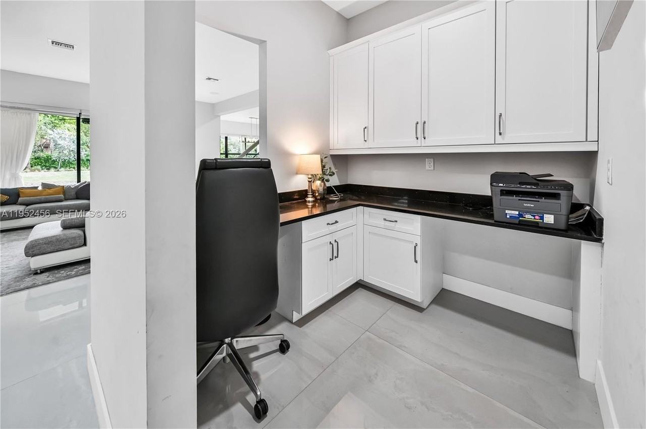 8645 Nw 39th Ct - Photo 3 of 25