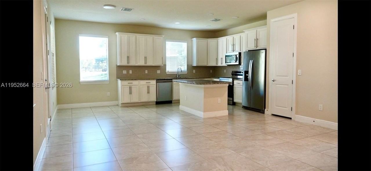 3917 Mahogany Ln - Photo 3 of 16