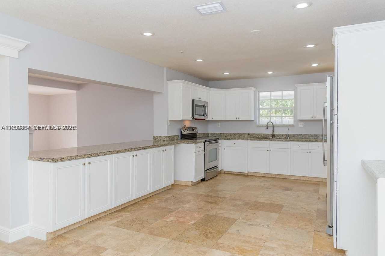 5520 Hayes St #5520 - Photo 5 of 26