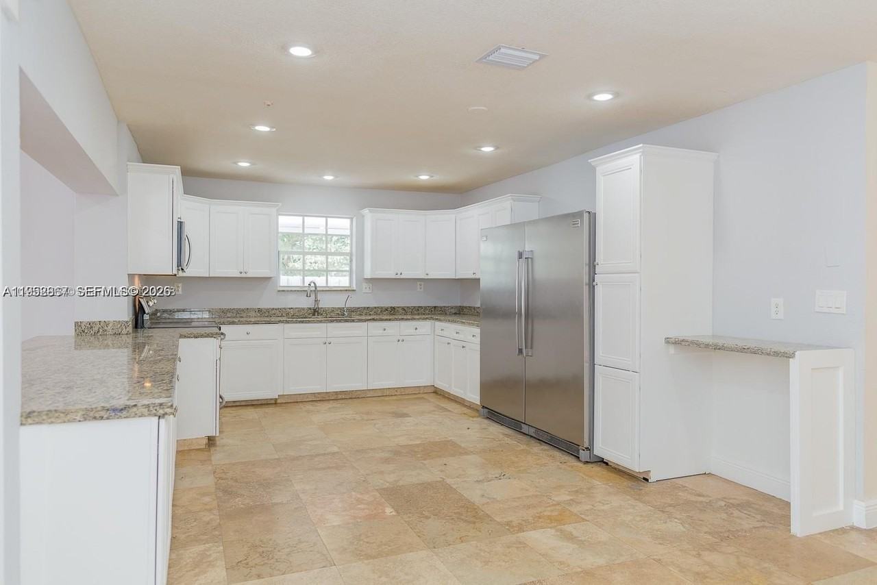 5520 Hayes St #5520 - Photo 6 of 26