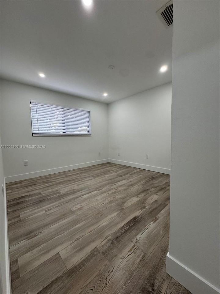 3609 Sw 27th St #3609 - Photo 2 of 6