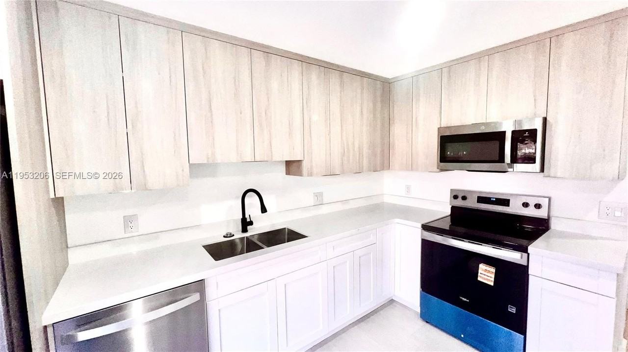 6637 Nw 178th Ter - Photo 3 of 16