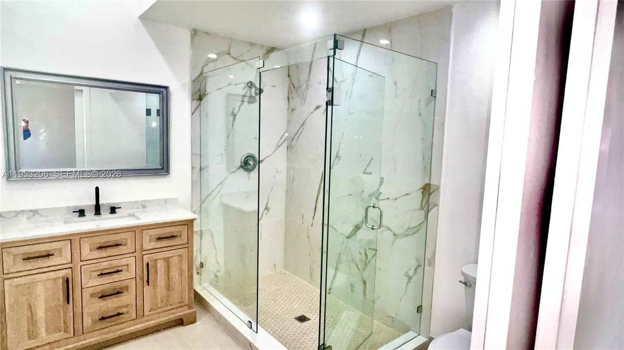 6637 Nw 178th Ter - Photo 5 of 16