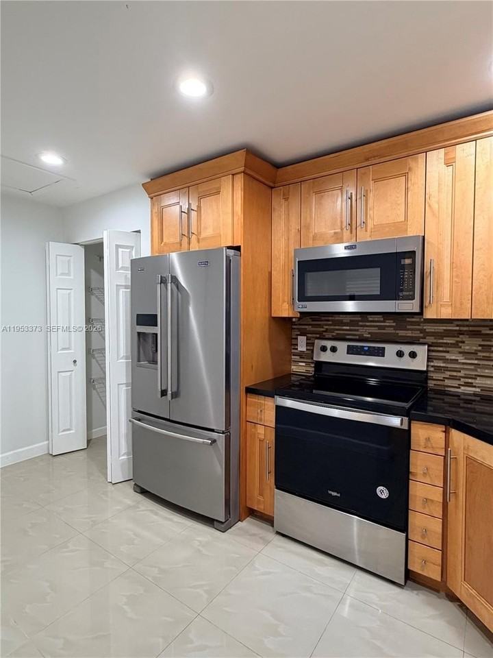 20730 Ne 8th Ct #204-16 - Photo 4 of 27