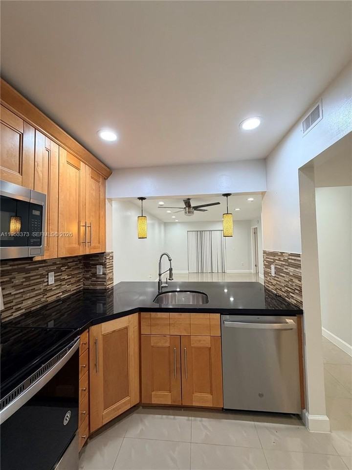 20730 Ne 8th Ct #204-16 - Photo 5 of 27