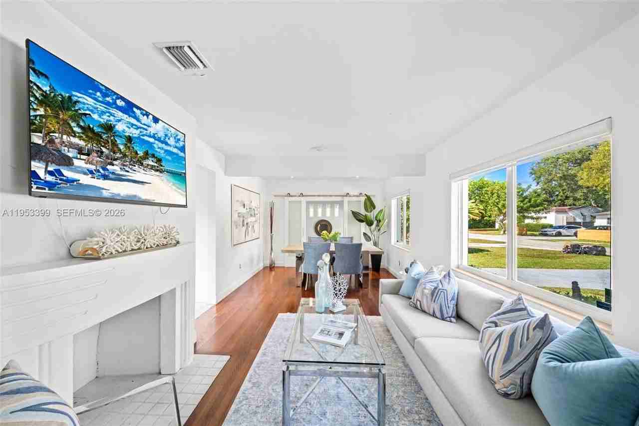 166 Nw 100th Ter - Photo 6 of 32