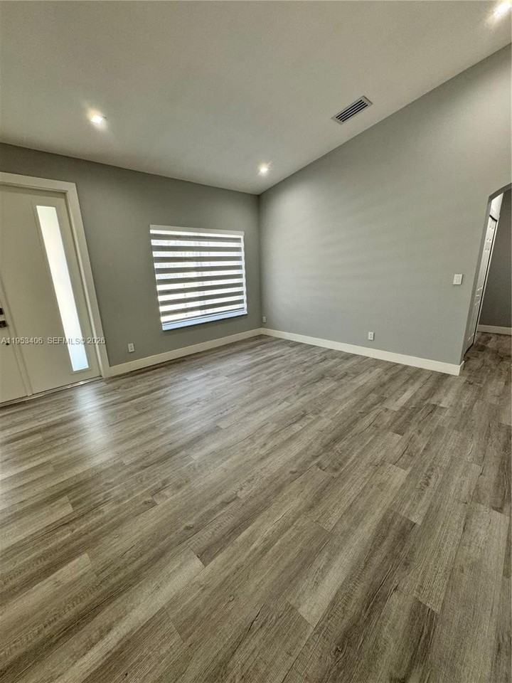 8778 Nw 169th Ter #0 - Photo 5 of 26