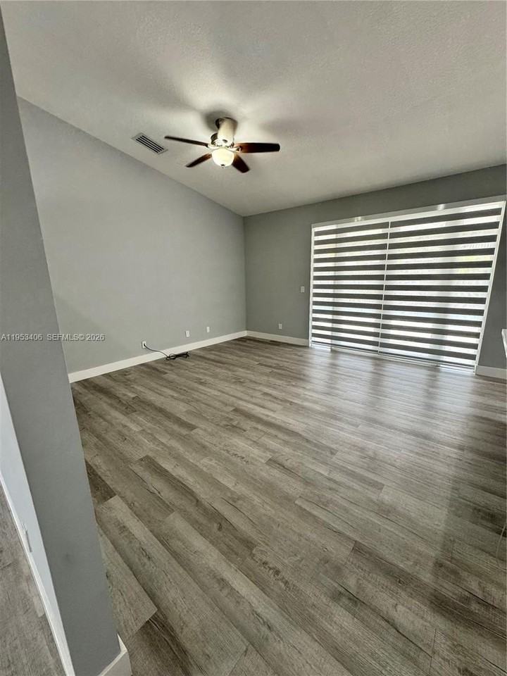 8778 Nw 169th Ter #0 - Photo 6 of 26