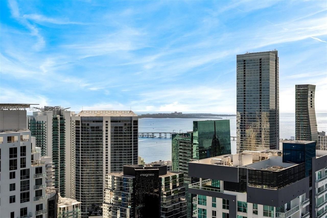 1000 Brickell Plz - Photo 2 of 46