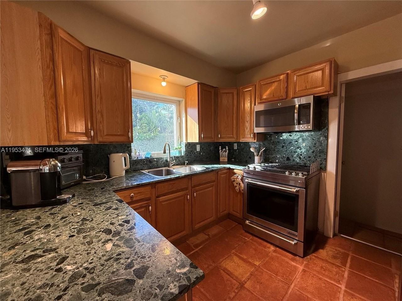 2728 Kirk St - Photo 7 of 29