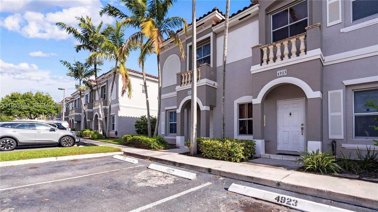 4921 Sw 140th Ter #1 - Photo 2 of 37