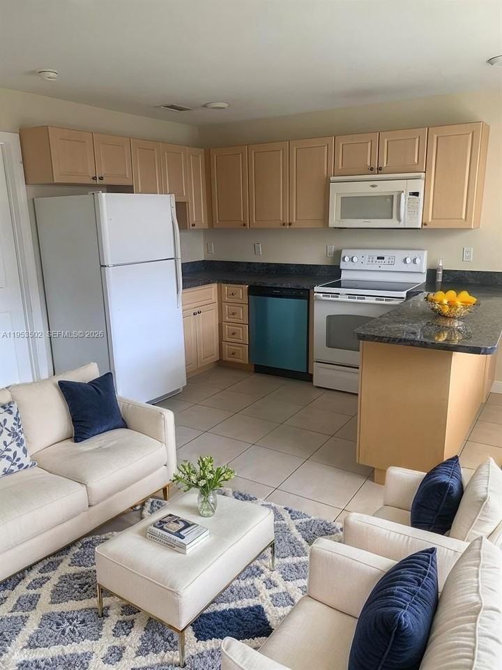 1309 Ne 16th Ter #4 - Photo 2 of 6