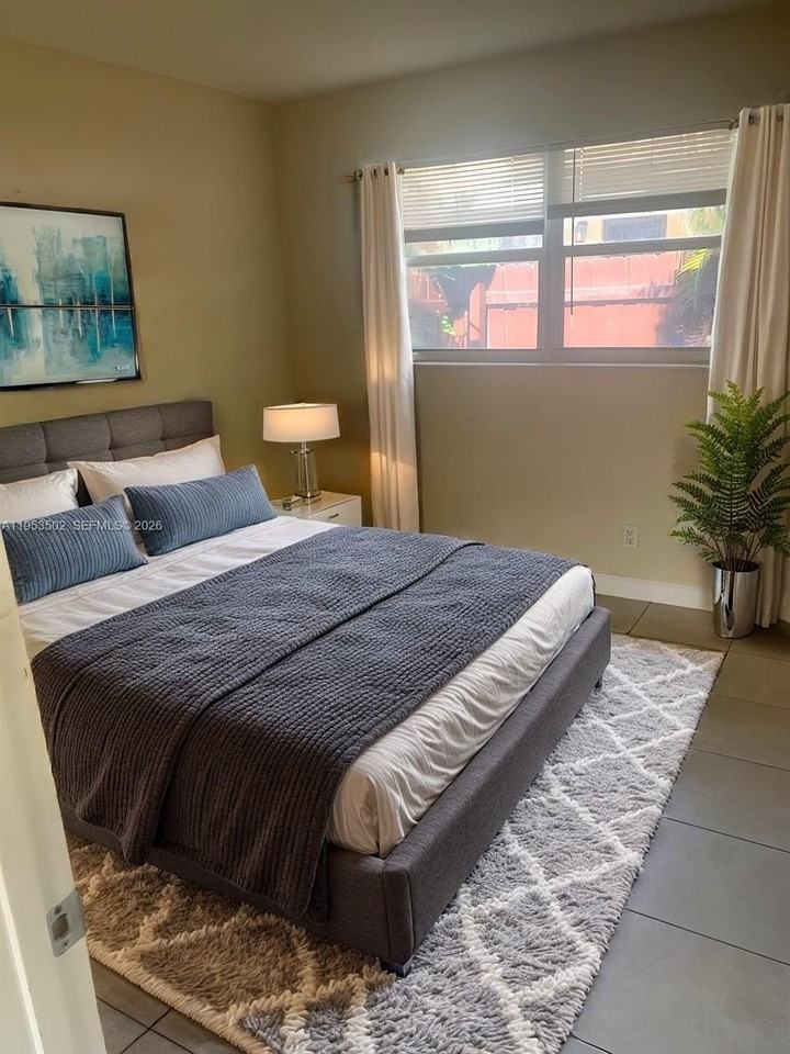 1309 Ne 16th Ter #4 - Photo 3 of 6