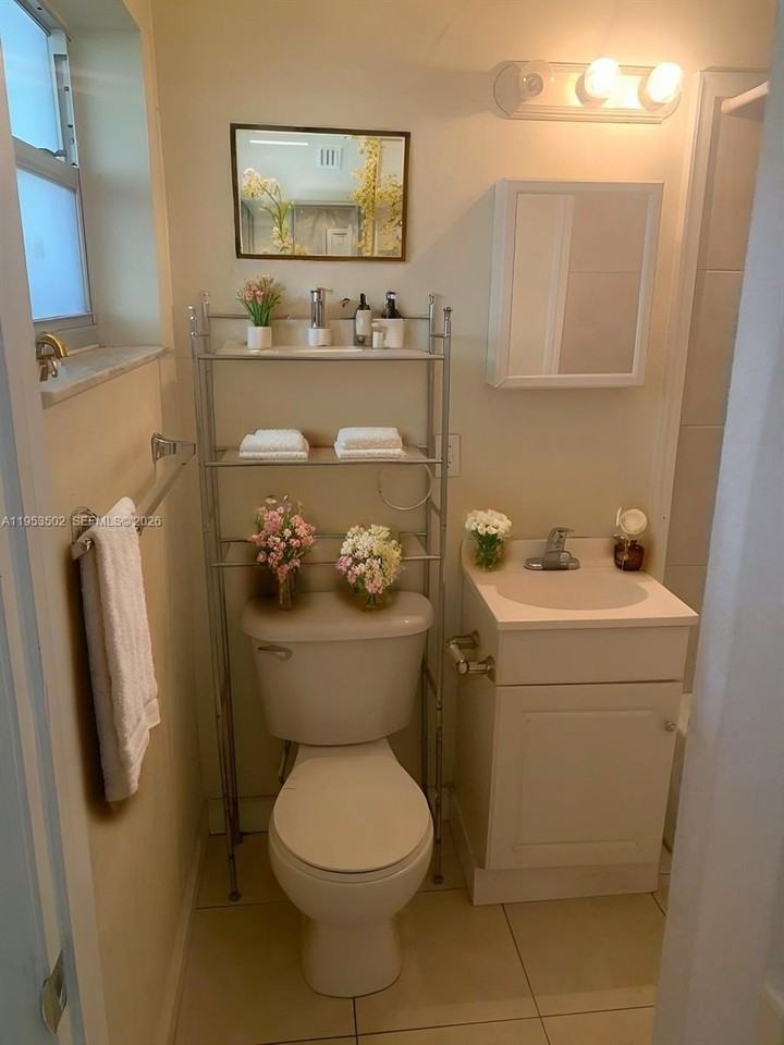 1309 Ne 16th Ter #4 - Photo 4 of 6