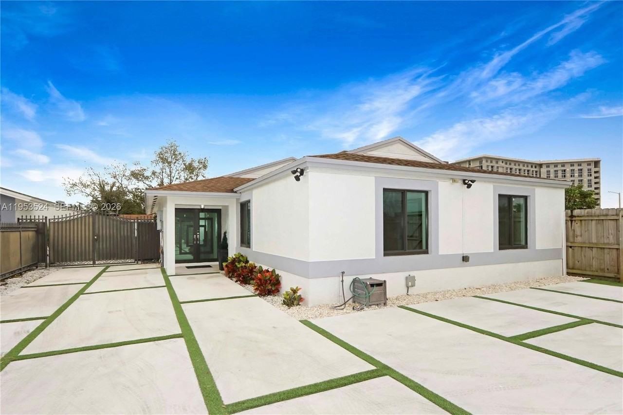 21049 Sw 118th Ave - Photo 3 of 34