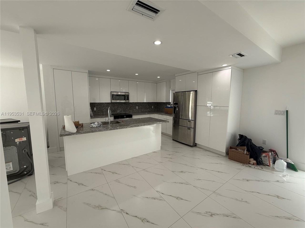 2313 Sw 60th Ct #1 - Photo 5 of 12