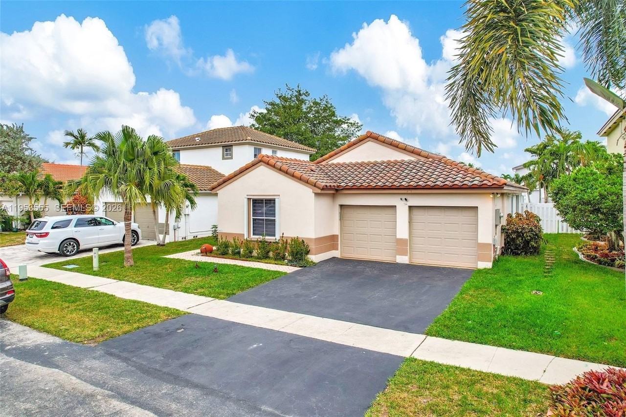 1975 Nw 191st Ave - Photo 2 of 50