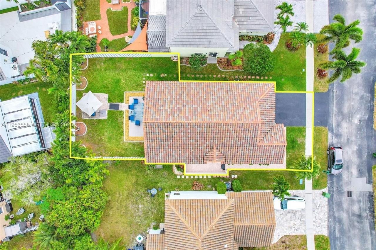 1975 Nw 191st Ave - Photo 4 of 50