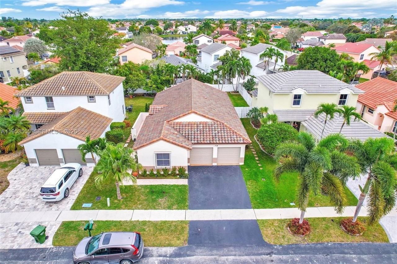 1975 Nw 191st Ave - Photo 5 of 50