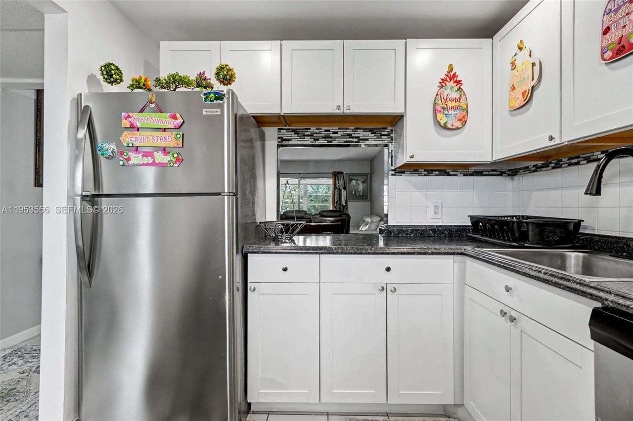 1040 Country Club Dr #306 - Photo 4 of 32