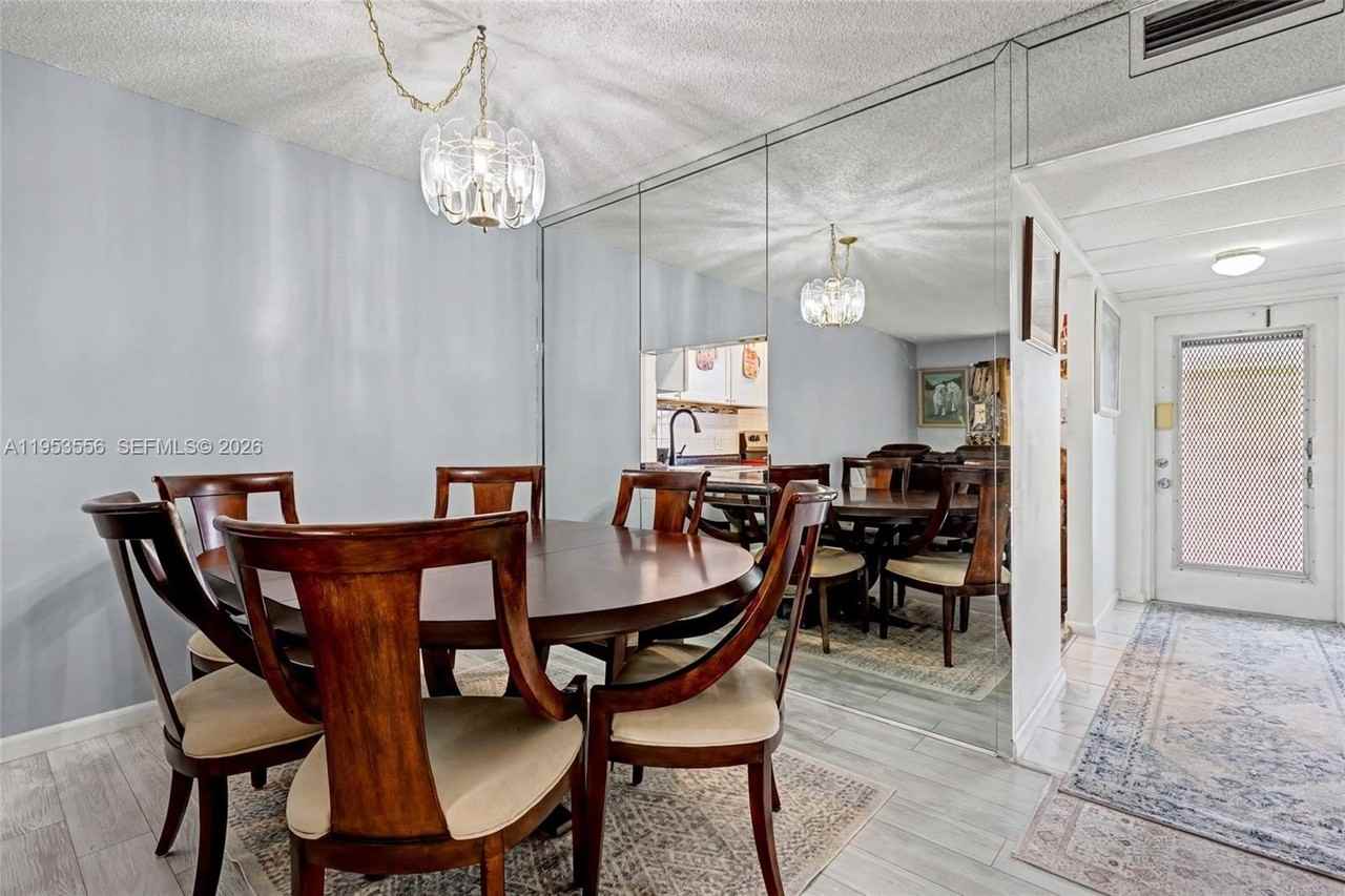 1040 Country Club Dr #306 - Photo 6 of 32