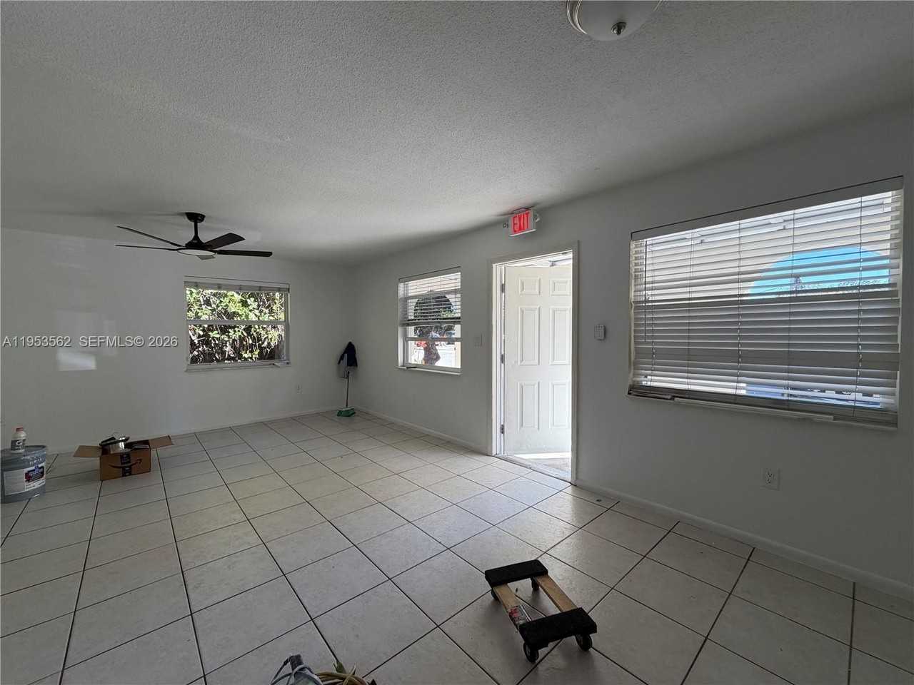 951 Sw 16th St #1-2 - Photo 4 of 11