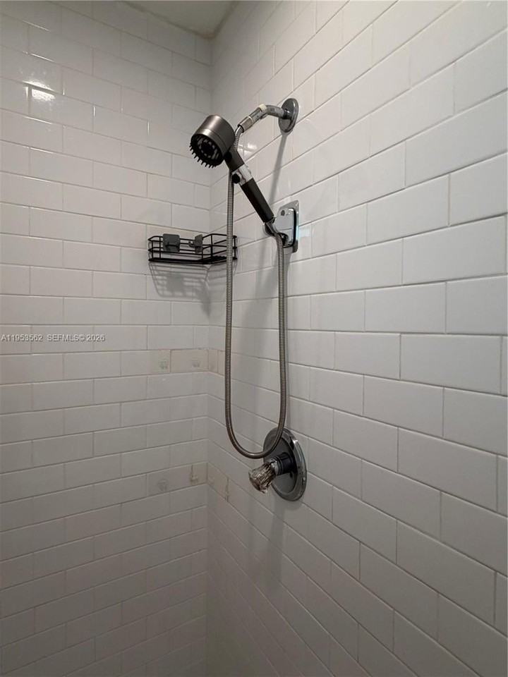 951 Sw 16th St #1-2 - Photo 6 of 11