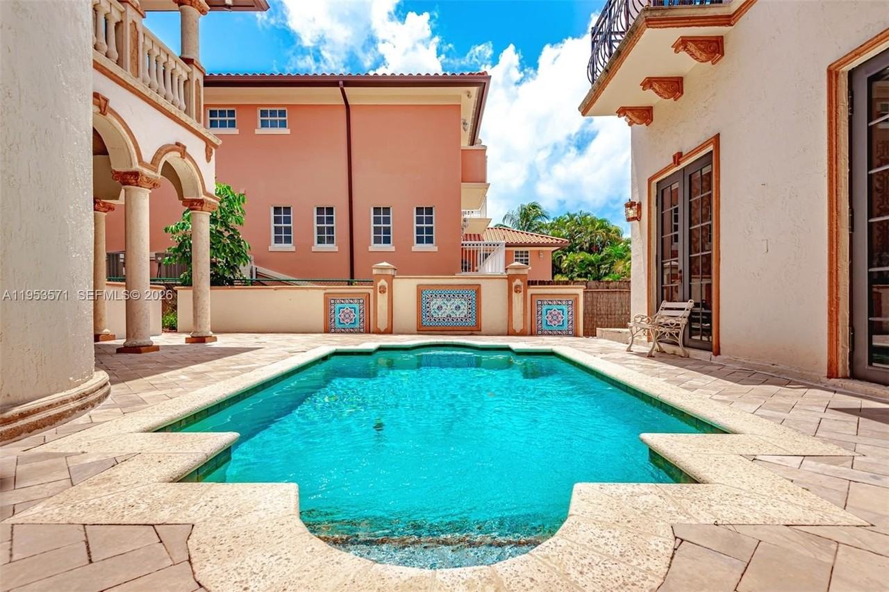 674 Ocean Blvd - Photo 2 of 45