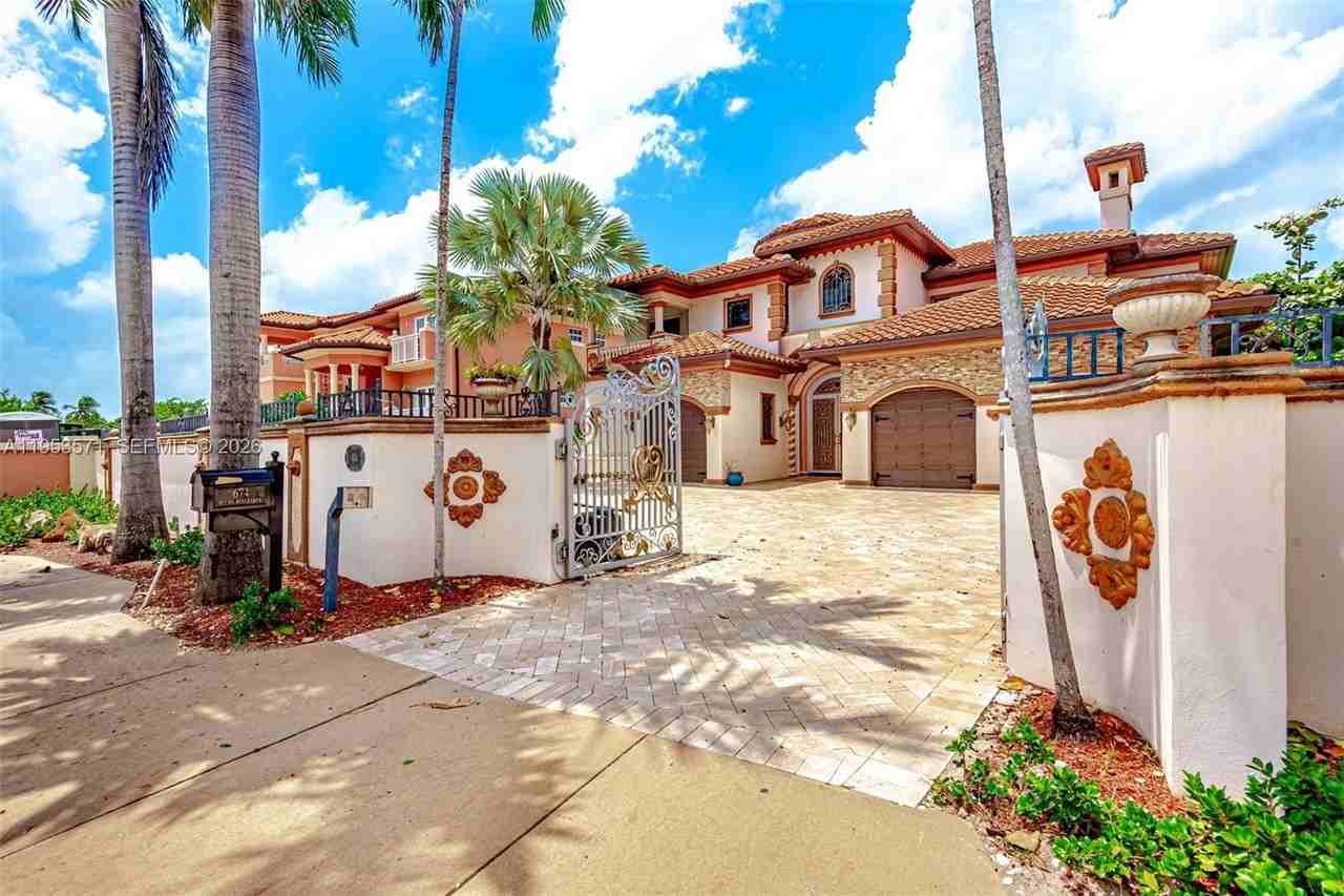 674 Ocean Blvd - Photo 3 of 45