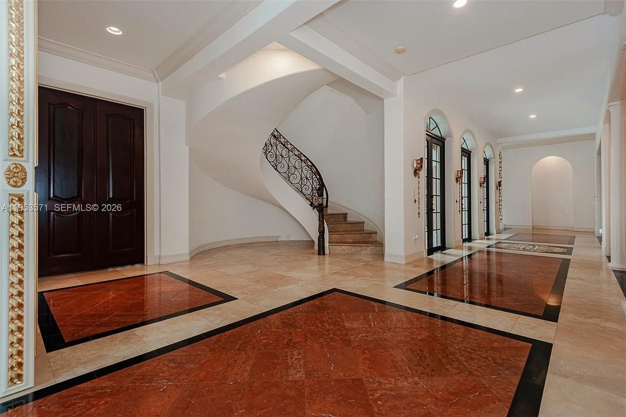 674 Ocean Blvd - Photo 6 of 45