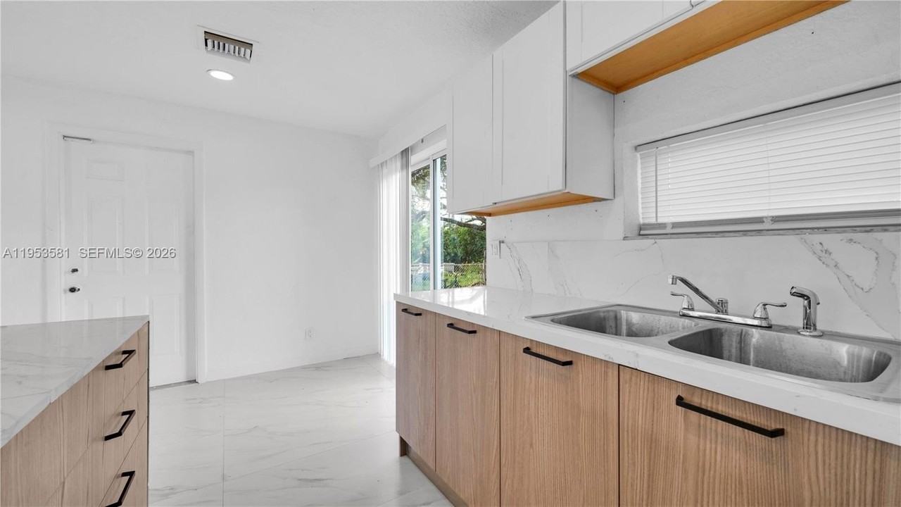 4285 Sw 48th Ct - Photo 7 of 29