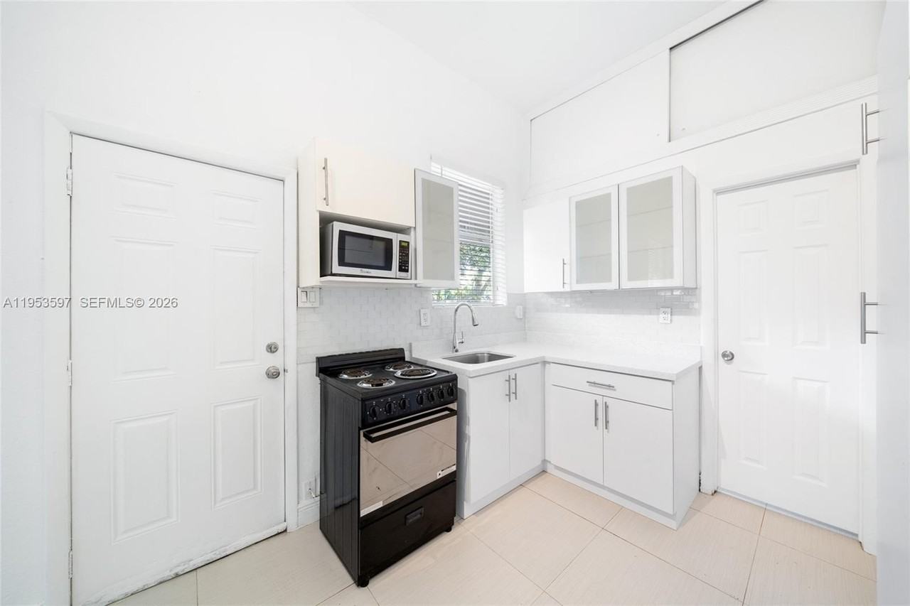 3262 Elizabeth St #ST - Photo 7 of 11