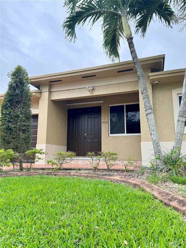 2060 Nw 113th Ter - Photo 2 of 15