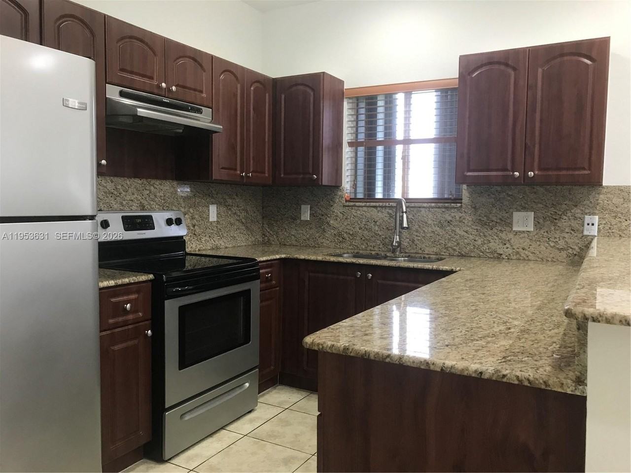 2060 Nw 113th Ter - Photo 4 of 15