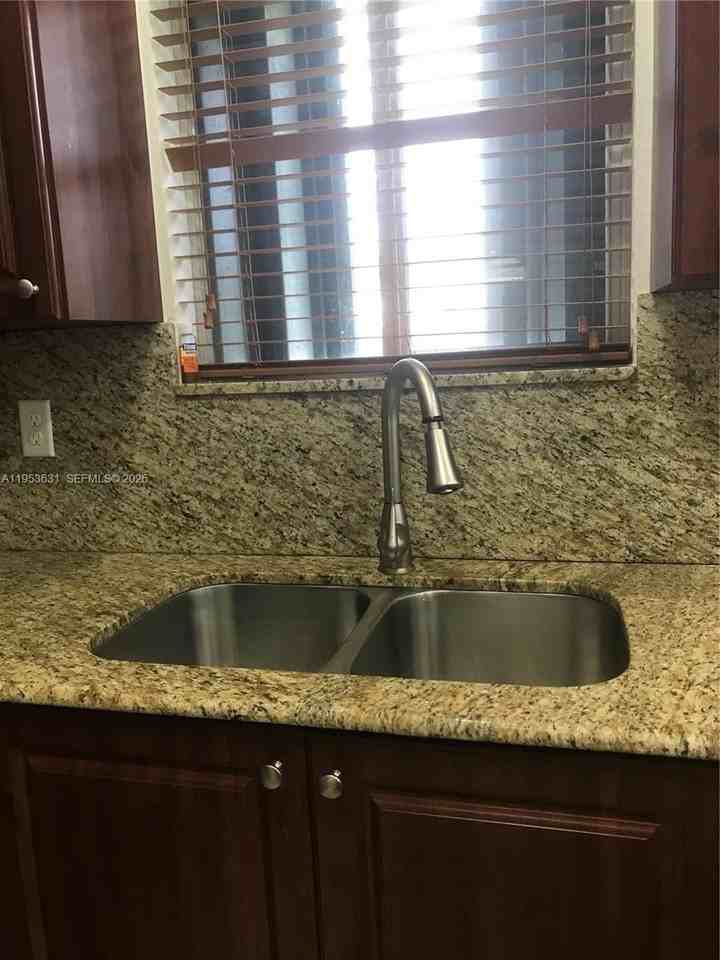 2060 Nw 113th Ter - Photo 5 of 15