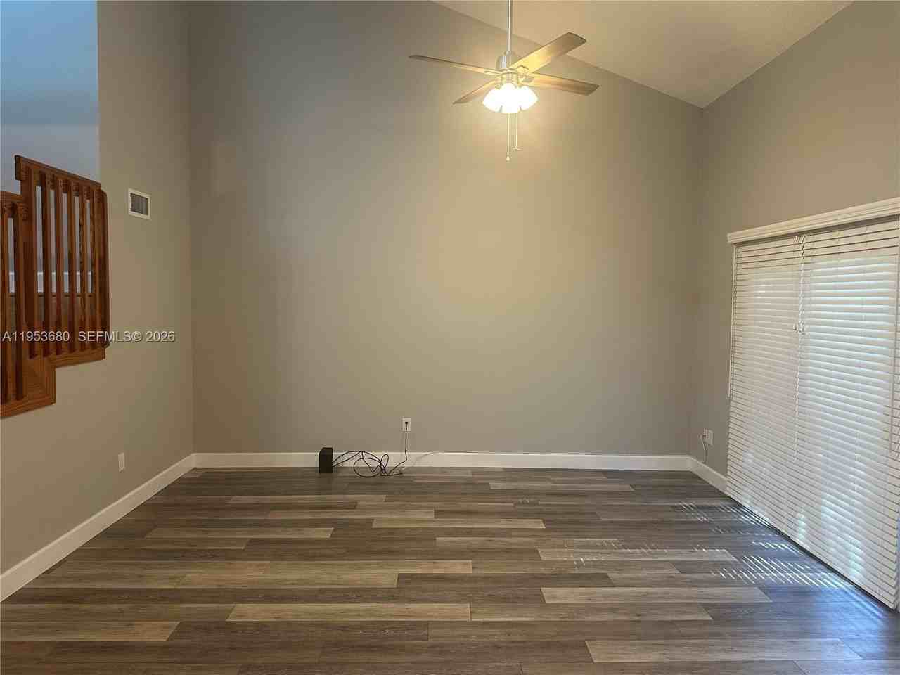 458 Se 14th St - Photo 5 of 26