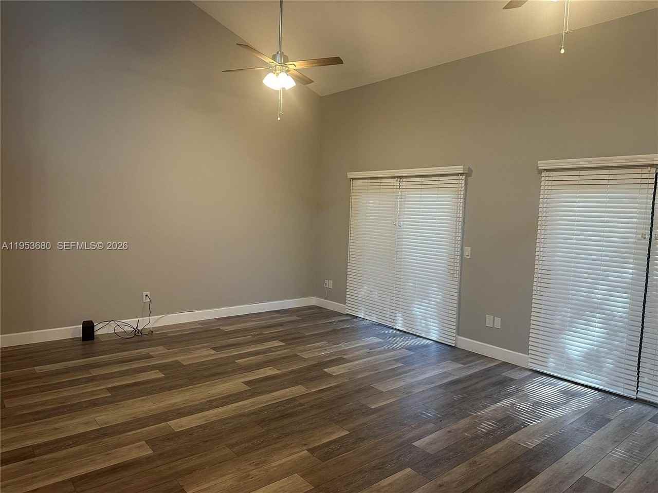 458 Se 14th St - Photo 6 of 26