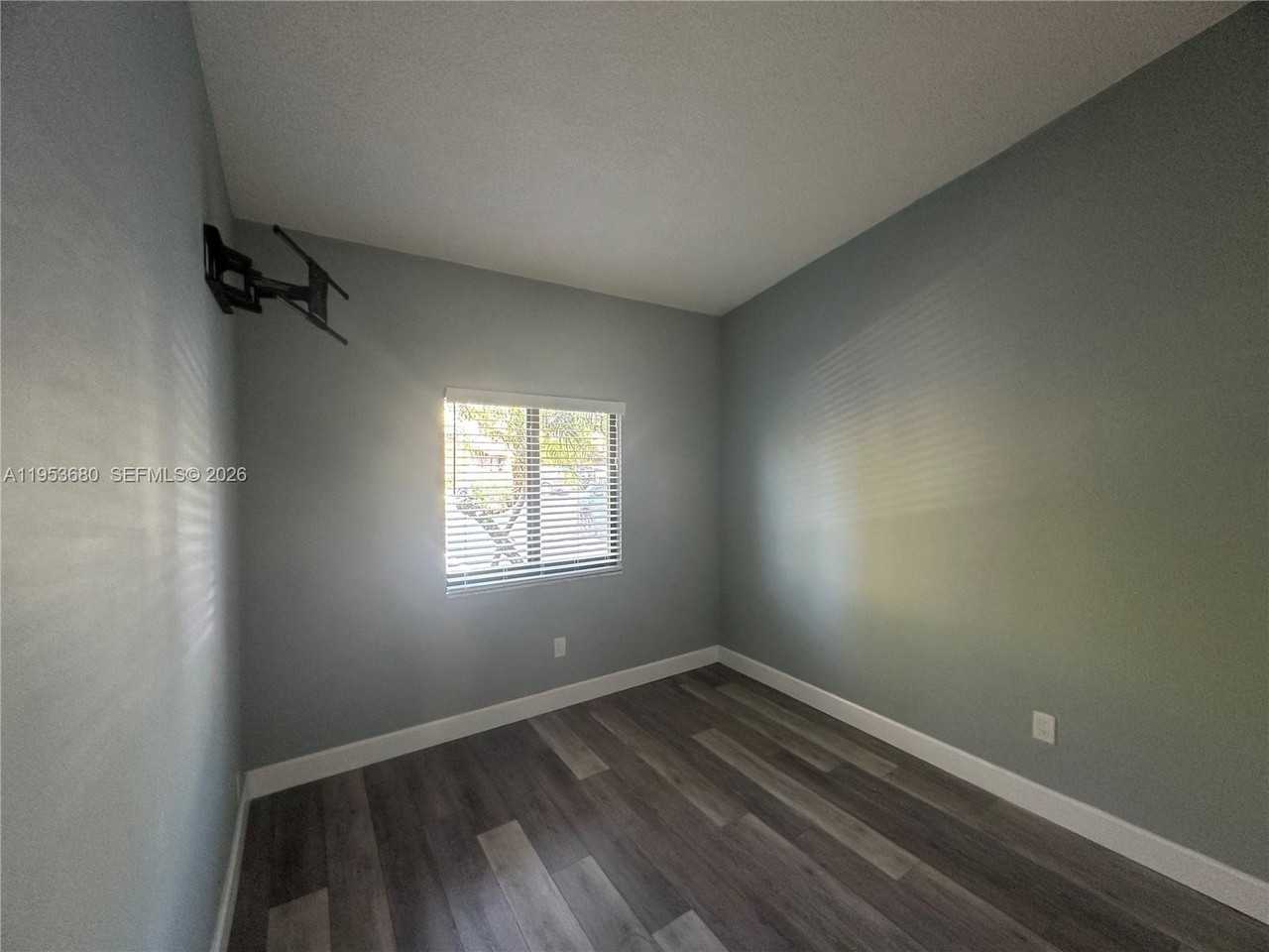 458 Se 14th St - Photo 7 of 26