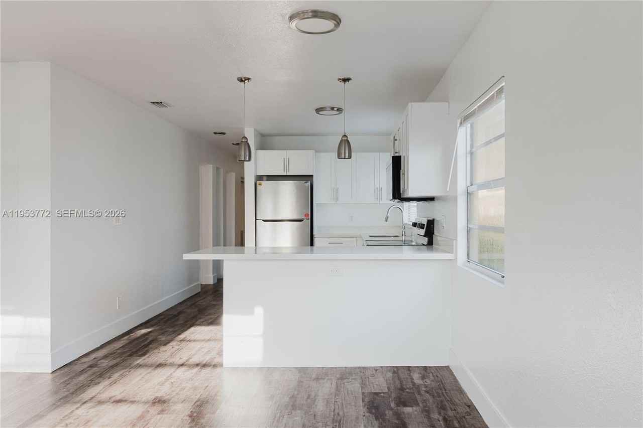 4338 Nw 24th Ave - Photo 4 of 26