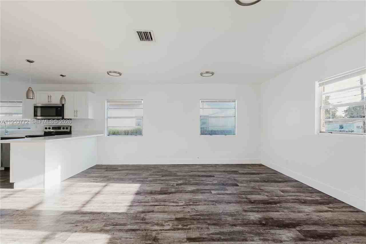 4338 Nw 24th Ave - Photo 6 of 26