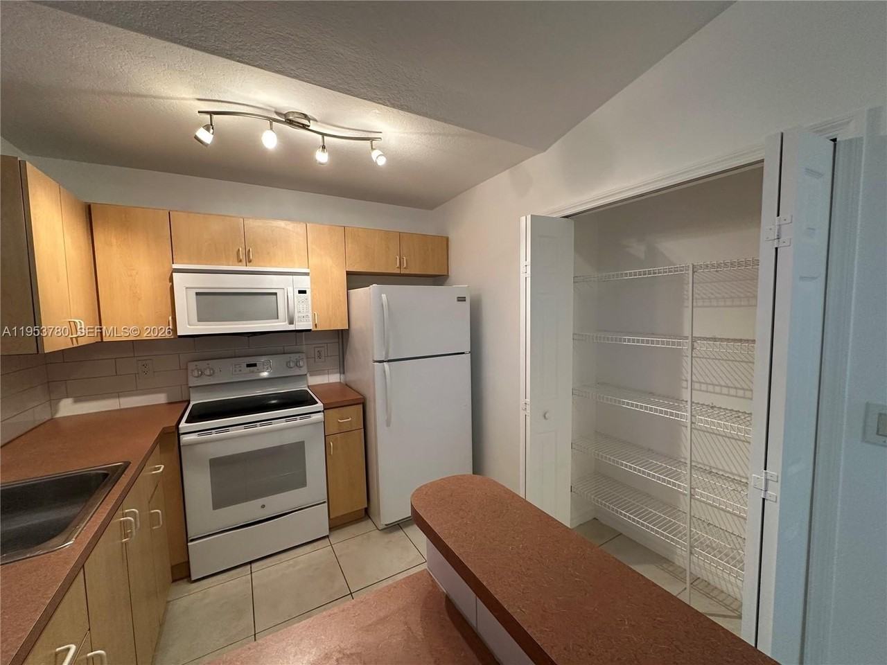 1261 Se 27th St #206 - Photo 6 of 27