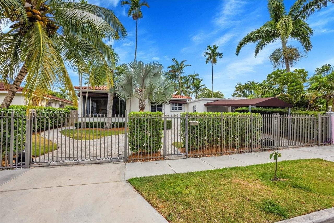 2312 Sw 25th Ter - Photo 2 of 34