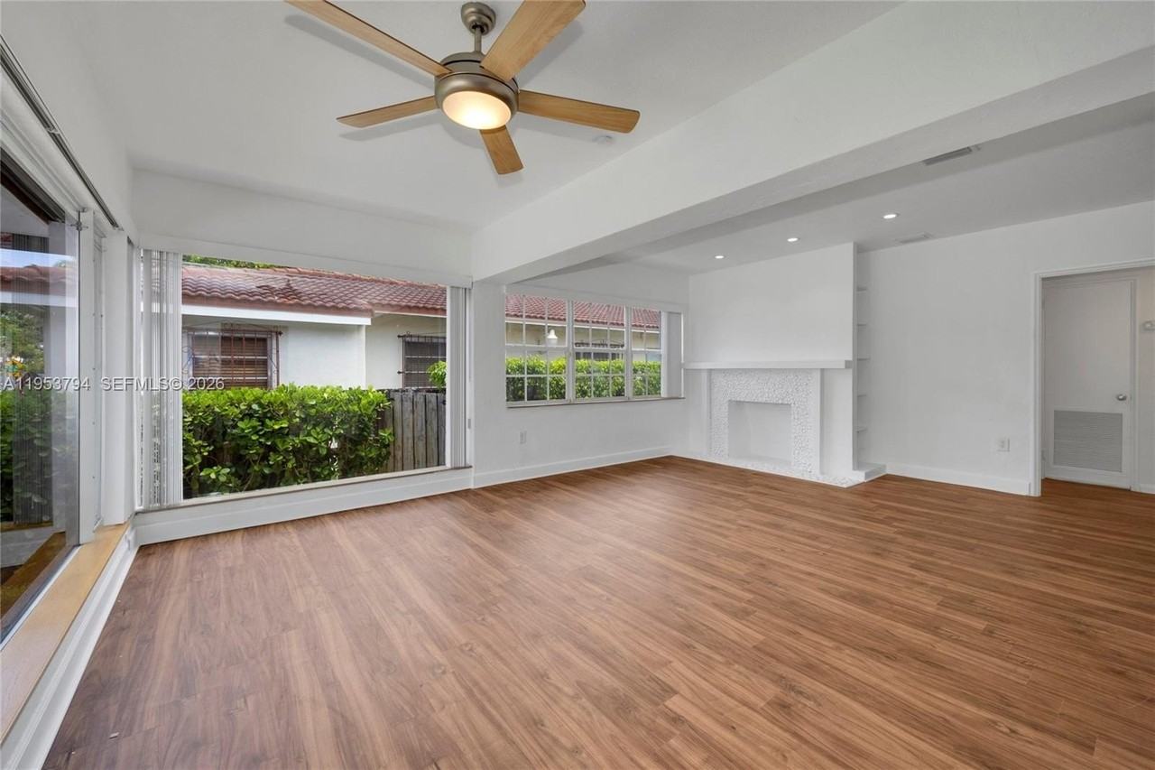 2312 Sw 25th Ter - Photo 7 of 34