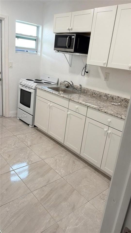 5245 Nw 192nd Ln #1 - Photo 2 of 8