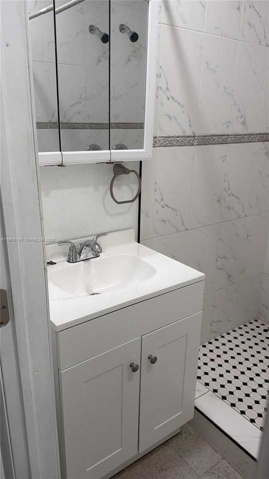 5245 Nw 192nd Ln #1 - Photo 5 of 8