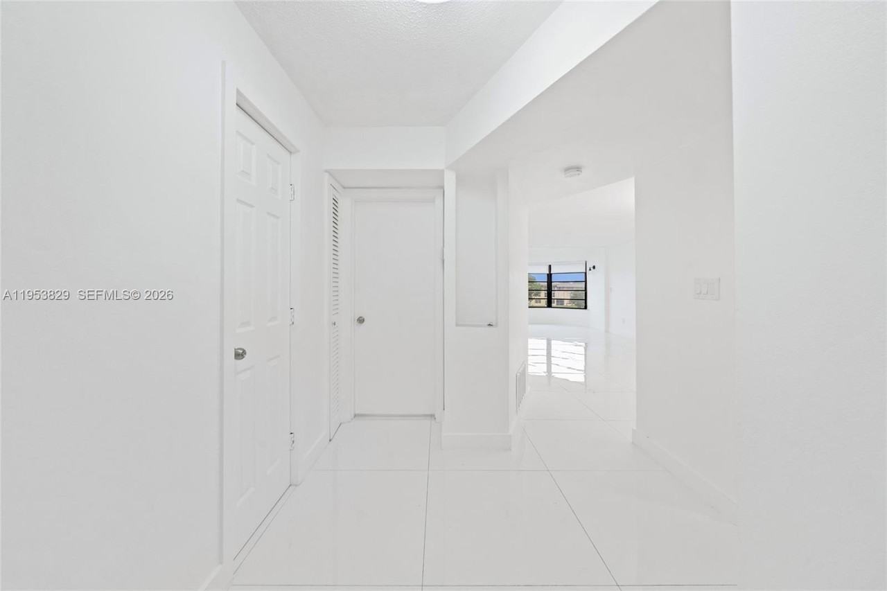 18900 Ne 14th Ave #D308 - Photo 4 of 25