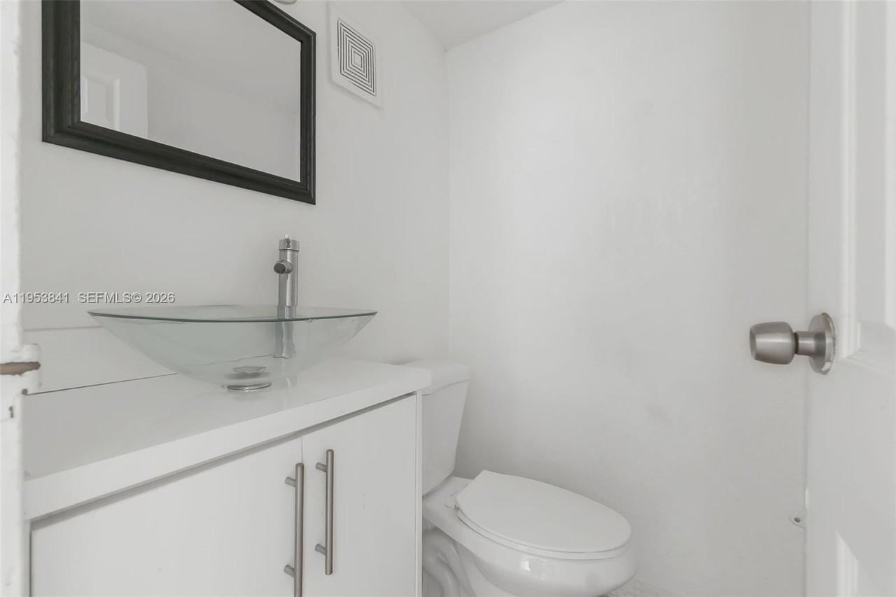 1798 Nw 55th Ave #202 - Photo 3 of 20